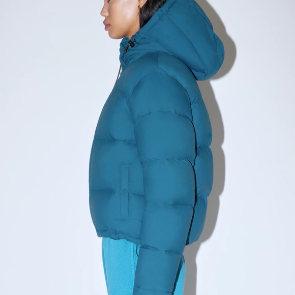 Aritzia Super Puff Shorty in Teal Agate - Picture 8 of 16